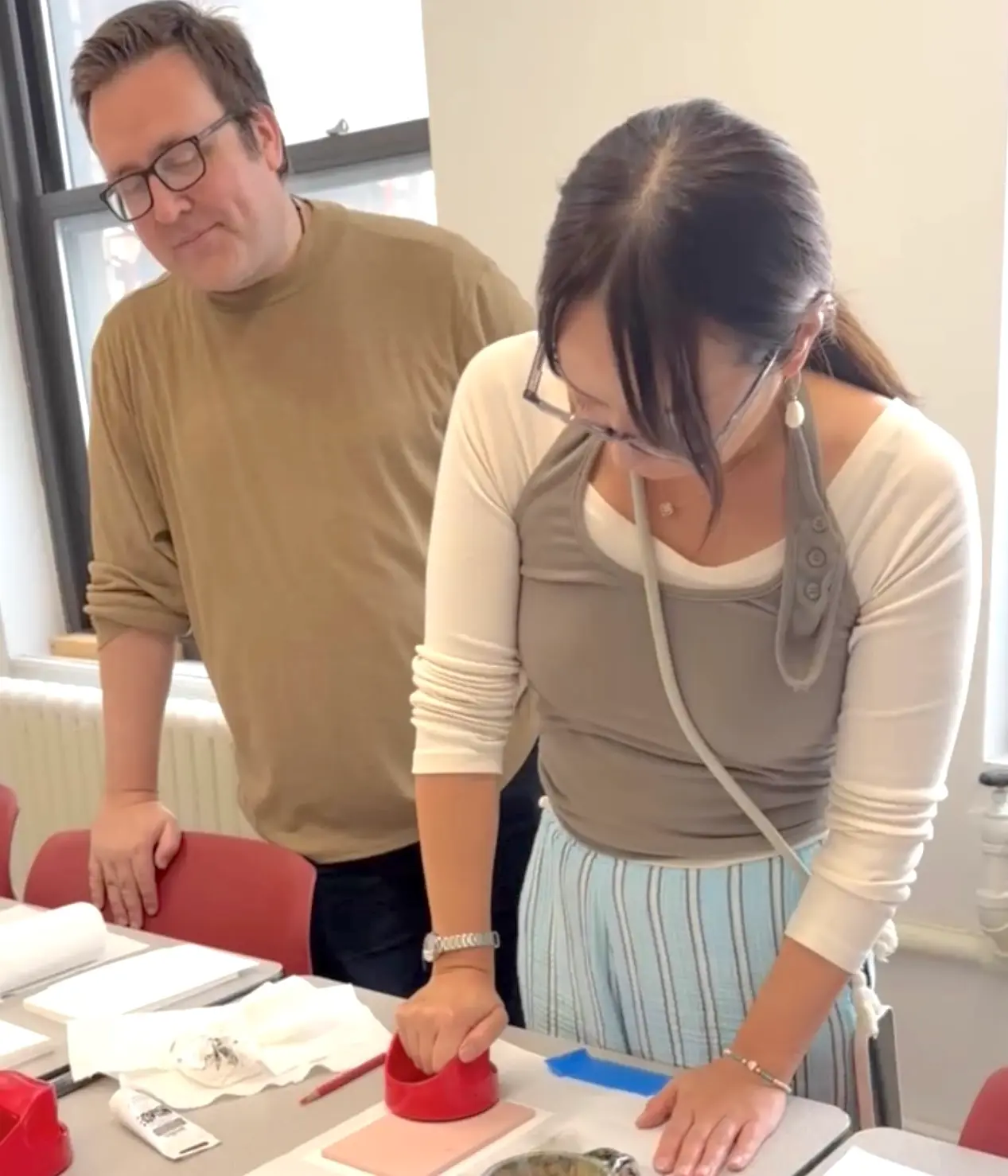 Rennert student creating a print during a hands-on printmaking workshop with a Berkeley College professor.